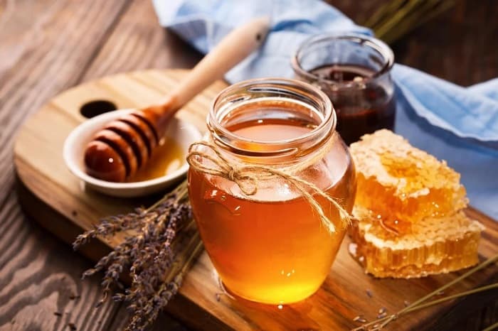 ۸ فایده عسل طبیعی و خام برای سلامتی
