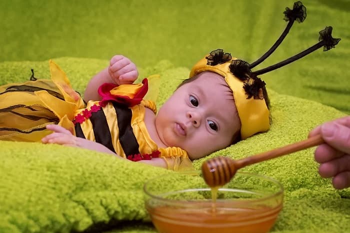 آیا نوزادان می توانند عسل بخورند؟