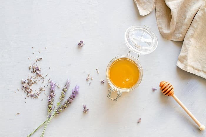 چای اسطوخودوس عسل برای رفع خستگی