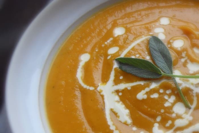 سوپ سبزیجات با عسل و مریم گلی